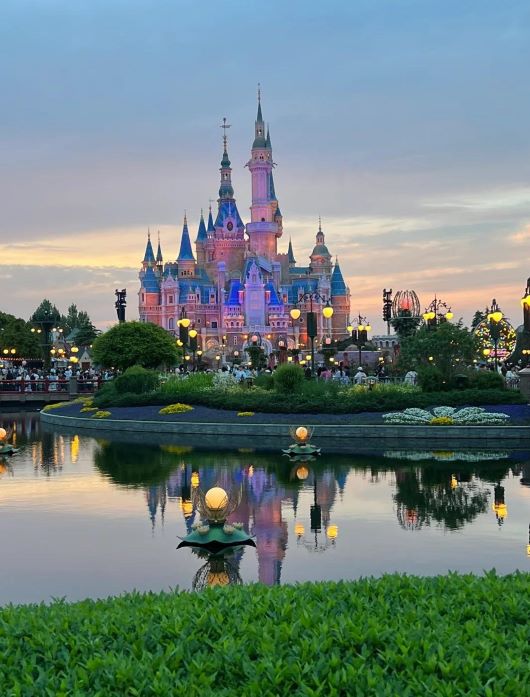 迪士尼夏日 上海夏季迪士尼乐园 城堡烟花 上海夏天